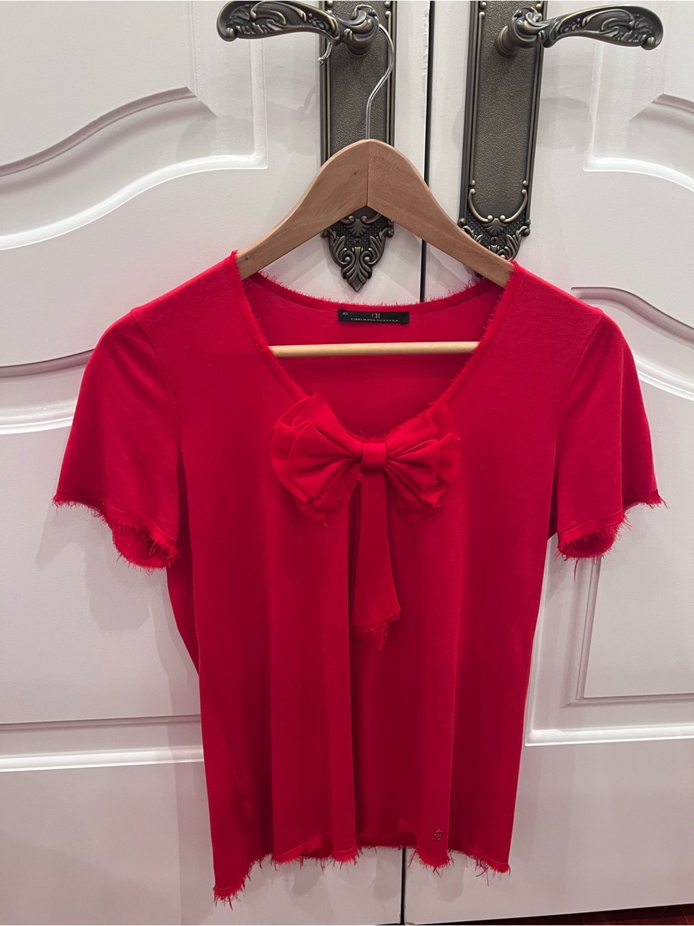 CH - Carolina Herrera Red Bow Short Sleeve Top Raw Edge - XS